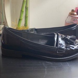 Black shiny leather flats.